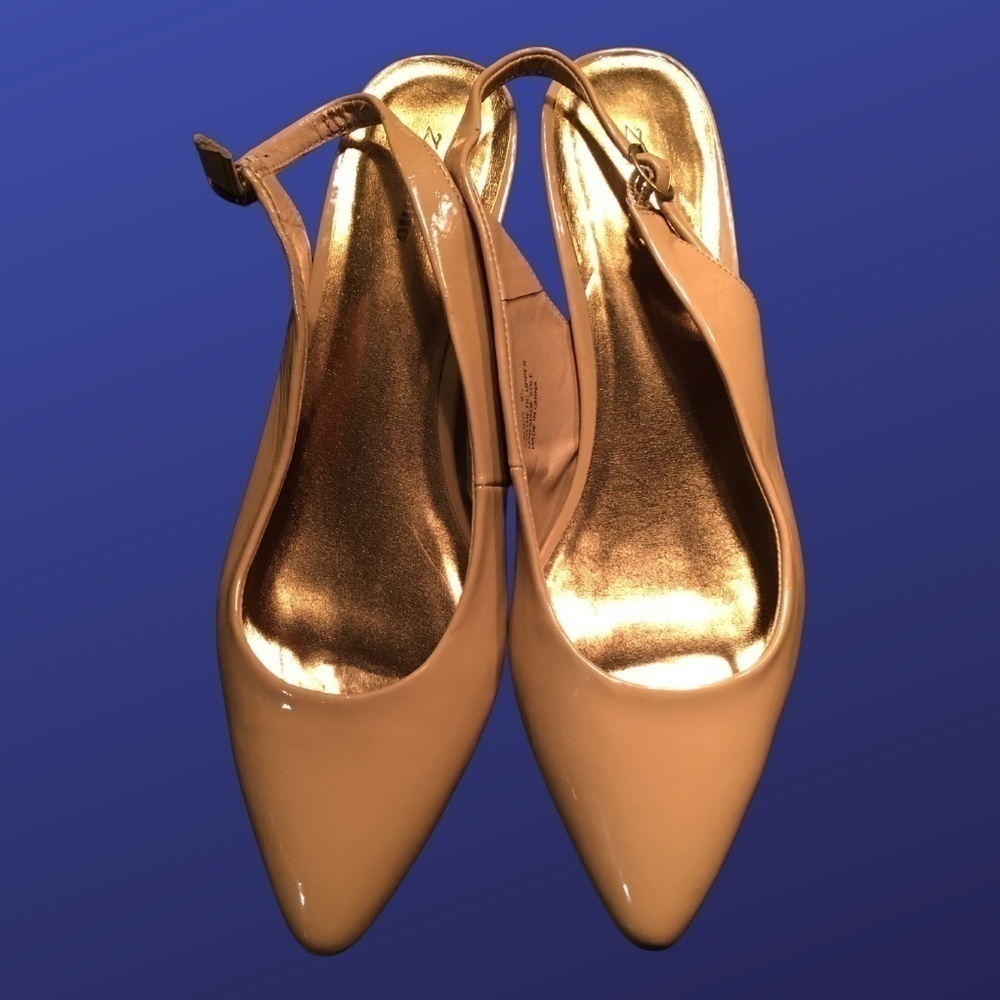 ZIGI SOHO “Calico” Patent Slingback Pumps, 2.25” Kitten Heels, NUDE, 9.5, VGUC
